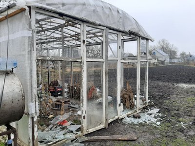 Через "шахедну" атаку пошкоджена теплиця на подвір'ї, 31 січня 2025, Хмельниччина Через "шахедну" атаку пошкоджена теплиця на подвір'ї, 31 січня 2025, Хмельниччина