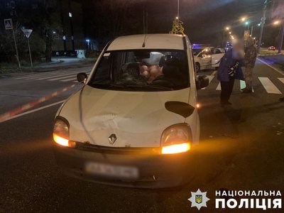 Нова ДТП на блокпосту в Києві: автомобіль збив прикордонницю