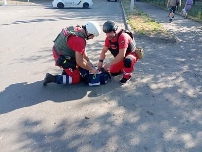 Транспортує поранених військових на сході: історія волонтера Червоного Хреста з Чернівців Транспортує поранених військових на сході: історія волонтера Червоного Хреста з Чернівців