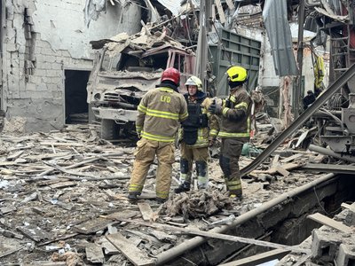 Рятувальники усувають наслідки Рятувальники усувають наслідки