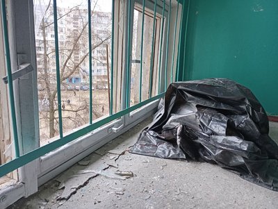 "Нічого нема. Тільки газ є". У Сумах розбирають завали багатоповерхівки після удару РФ "Нічого нема. Тільки газ є". У Сумах розбирають завали багатоповерхівки після удару РФ