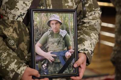 У Луцьку попрощалися із загиблим на Донеччині 33-річним військовослужбовцем Романом Радом’яком У Луцьку попрощалися із загиблим на Донеччині 33-річним військовослужбовцем Романом Радом’яком