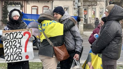 Місцеві жителі привітали звільненого з полону миколаївця, 18 січня 2026 року Місцеві жителі привітали звільненого з полону миколаївця, 18 січня 2026 року