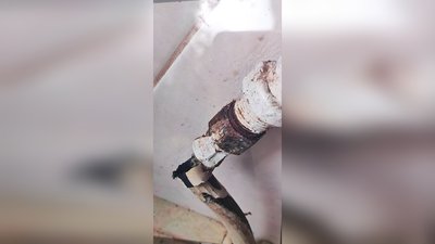 Витік газу, тонни сміття та таргани: у Полтаві розчищали завалену непотребом квартиру Витік газу, тонни сміття та таргани: у Полтаві розчищали завалену непотребом квартиру