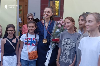 Фехтувальниці Аліна Комащук та Олена Кравацька повернулися до Одеси: як зустрічали переможниць Олімпійських ігор Фехтувальниці Аліна Комащук та Олена Кравацька повернулися до Одеси: як зустрічали переможниць Олімпійських ігор