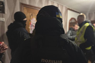 Рушниця, гранати та набої — на Черкащині дев'ятьох людей підозрюють у збуті зброї Рушниця, гранати та набої — на Черкащині дев'ятьох людей підозрюють у збуті зброї