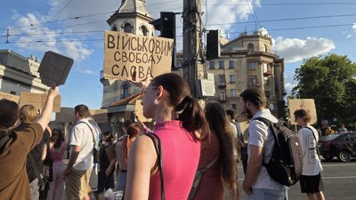 Миколаївці дев'ятий день поспіль виходять на акцію на підтримку Федорова Миколаївці дев'ятий день поспіль виходять на акцію на підтримку Федорова