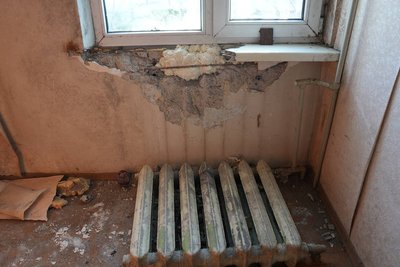 "Уламок пробив стіну, мене відкинуло вибуховою хвилею". Херсонці розповіли про удари РФ по Центральному району "Уламок пробив стіну, мене відкинуло вибуховою хвилею". Херсонці розповіли про удари РФ по Центральному району