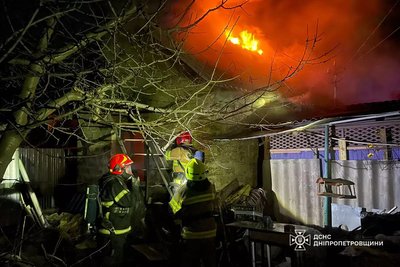 На Дніпропетровщині внаслідок трьох пожеж загинула жінка, вогнеборці врятували двох чоловіків На Дніпропетровщині внаслідок трьох пожеж загинула жінка, вогнеборці врятували двох чоловіків