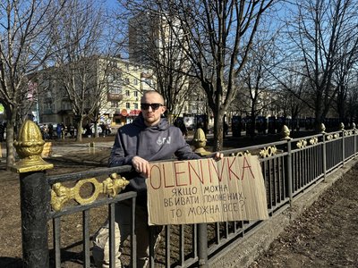 У Полтаві містяни зібралися на акцію, аби нагадати про військовополонених У Полтаві містяни зібралися на акцію, аби нагадати про військовополонених