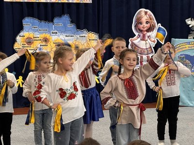 У Житомирі діти долучилися до відзначення Дня Соборності України У Житомирі діти долучилися до відзначення Дня Соборності України