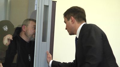 Вбивство дитини у Радомишлі: суд відпустив одного з підозрюваних під нічний домашній арешт Вбивство дитини у Радомишлі: суд відпустив одного з підозрюваних під нічний домашній арешт