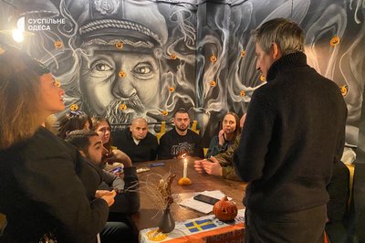 Свято Гелловіну для ветеранів: у Одесі поєднали творчість, спілкування та підтримку психолога Свято Гелловіну для ветеранів: у Одесі поєднали творчість, спілкування та підтримку психолога