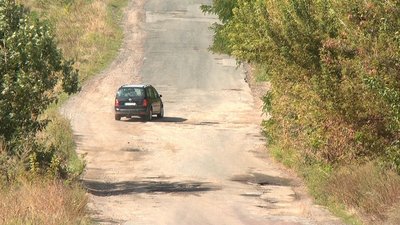"Сполучає колишній райцентр та навколишні села": на Вінниччині люди скаржаться на стан дороги