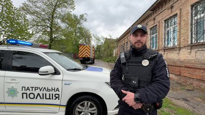Буревій у Кропивницькому: дерева падають на дороги, тротуари та будинки Буревій у Кропивницькому: дерева падають на дороги, тротуари та будинки