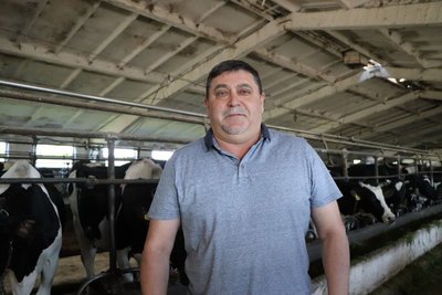 "Важко, але будемо далі працювати". Як ферми Сумщини працюють під час відключень електрики "Важко, але будемо далі працювати". Як ферми Сумщини працюють під час відключень електрики