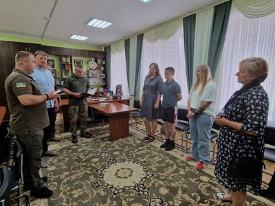 На Хмельниччині рідним загиблих захисників вручили державні нагороди
