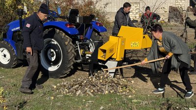 На Миколаївщині громада придбала мінітрактор і обладнання до нього за грантові гроші На Миколаївщині громада придбала мінітрактор і обладнання до нього за грантові гроші