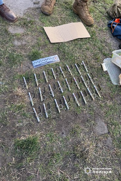 Виявили понад 40 гранат: черкащанина підозрюють у незаконному зберіганні зброї та боєприпасів Виявили понад 40 гранат: черкащанина підозрюють у незаконному зберіганні зброї та боєприпасів