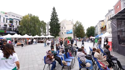«Підтримати українську книгу»: у Житомирі стартував книжковий форум «Відсіч. Право на гідність» «Підтримати українську книгу»: у Житомирі стартував книжковий форум «Відсіч. Право на гідність»