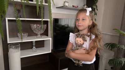 Командир аеророзвідки з Волині повів доньку в перший клас Командир аеророзвідки з Волині повів доньку в перший клас