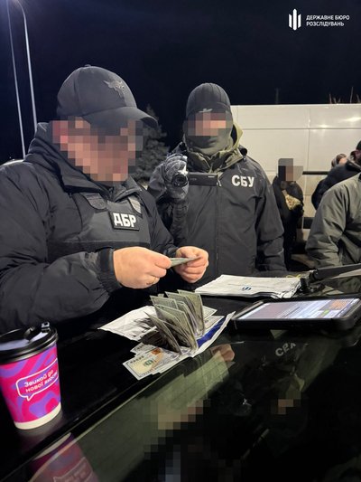 Хабар у 2 тисячі доларів: одеських правоохоронців судитимуть за схему ухилення від ТЦК
