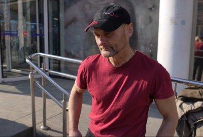 "Сьогодні я ще не їв. Люди залишають їжу — я доїм, доп’ю": як безхатченки виживають у морози в Дніпрі "Сьогодні я ще не їв. Люди залишають їжу — я доїм, доп’ю": як безхатченки виживають у морози в Дніпрі