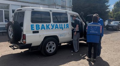 «Стріляють і вдень, і вночі — немає спокою». Що розповідають евакуйовані з прифронтових громад Дніпропетровщини