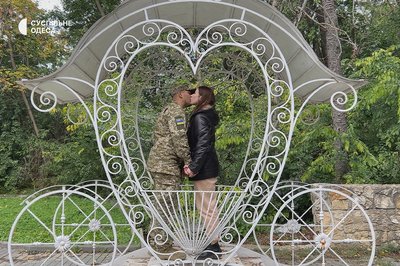 Уперше побачив майбутню дружину на відео у соцмережі: історія скрипальки з Бахмута та прикордонника з Одещини Уперше побачив майбутню дружину на відео у соцмережі: історія скрипальки з Бахмута та прикордонника з Одещини