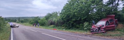 На Одещині поліцейський врятував непритомного водія з автомобіля, що палав На Одещині поліцейський врятував непритомного водія з автомобіля, що палав