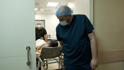 Медик з Вінниччини після фронту повернувся до роботи у військовому шпиталі Медик з Вінниччини після фронту повернувся до роботи у військовому шпиталі
