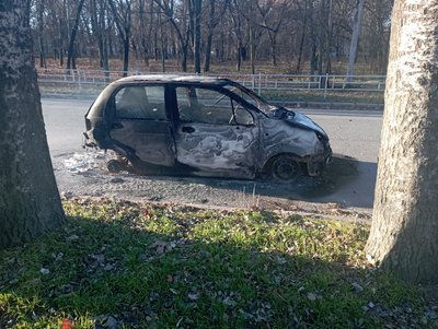 Херсон, обстріли, грудень 2024, згоріле авто, автомобіль, дрон, пожежа Херсон, обстріли, грудень 2024, згоріле авто, автомобіль, дрон, пожежа