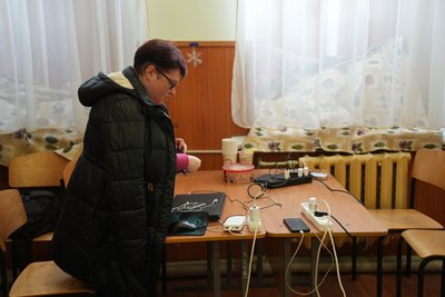 Друга доба без електрики, води та опалення: як херсонці живуть в умовах блекауту Друга доба без електрики, води та опалення: як херсонці живуть в умовах блекауту
