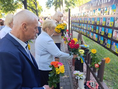 "Під соняхами пам’яті": в Умані вшанували полеглих захисників і захисниць України "Під соняхами пам’яті": в Умані вшанували полеглих захисників і захисниць України