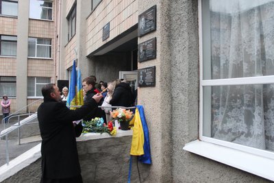 Відкривали діти загиблих Героїв: у Тальному встановили меморіальні дошки двом воїнам Відкривали діти загиблих Героїв: у Тальному встановили меморіальні дошки двом воїнам
