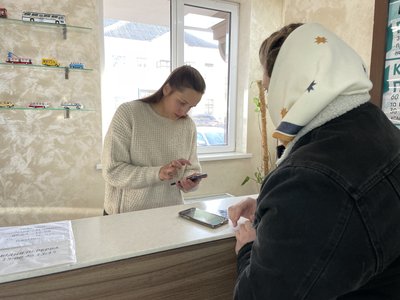 "Якщо розраховуюсь телефоном – блокує": як налагодити безготівкову оплату в автобусах Полтави "Якщо розраховуюсь телефоном – блокує": як налагодити безготівкову оплату в автобусах Полтави