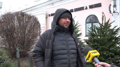Ялинкові ярмарки у Житомирі: ціни на ялинки та що обирають містяни цього року Ялинкові ярмарки у Житомирі: ціни на ялинки та що обирають містяни цього року