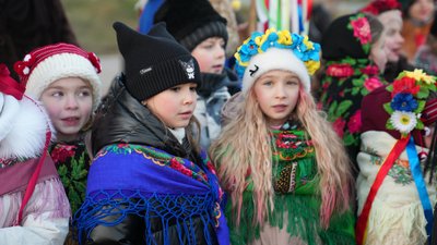 Водили козу та співали колядки: як у Сумах пройшов різдвяний вертеп Водили козу та співали колядки: як у Сумах пройшов різдвяний вертеп