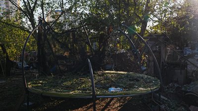 Наслідки ракетної атаки по Миколаєву: фоторепортаж Наслідки ракетної атаки по Миколаєву: фоторепортаж