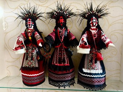 Розписані гільзи, мотанки та крило шахеда: майстриня з Ізмаїла допомагає збирати кошти для ЗСУ Розписані гільзи, мотанки та крило шахеда: майстриня з Ізмаїла допомагає збирати кошти для ЗСУ