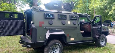 Побачили, як літає дрон, та поласували військовими пиріжками: у Хмельницькому відбулася виставка військової техніки Побачили, як літає дрон, та поласували військовими пиріжками: у Хмельницькому відбулася виставка військової техніки