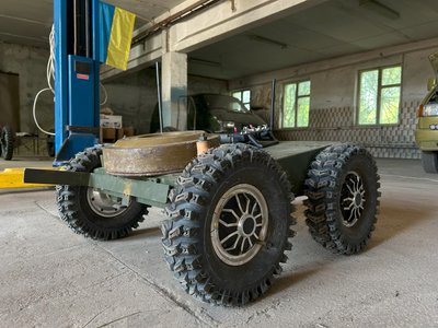 Два куми з Івано-Франківщини створили наземний дрон для заміновування позицій військових РФ Два куми з Івано-Франківщини створили наземний дрон для заміновування позицій військових РФ