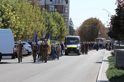 Повернувся "на щиті": на Черкащині громада попрощалася з 26-річним військовим Повернувся "на щиті": на Черкащині громада попрощалася з 26-річним військовим