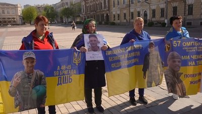 У Кропивницькому провели акцію вшанування загиблих військових У Кропивницькому провели акцію вшанування загиблих військових
