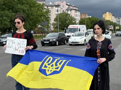 Акція "Вшануй. Хвилина мовчання" відбулася у мікрорайоні Каскад, Івано-Франківськ, 28 червня 2025 Акція "Вшануй. Хвилина мовчання" відбулася у мікрорайоні Каскад, Івано-Франківськ, 28 червня 2025