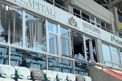 Росія атакувала Одесу: пошкоджень зазнав стадіон «Чорноморець», поранена людина Росія атакувала Одесу: пошкоджень зазнав стадіон «Чорноморець», поранена людина