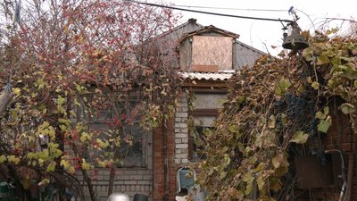 Будинок Надії Фомініченко, чиє домоволодіння було пошкоджене обстрілом у Харкові Будинок Надії Фомініченко, чиє домоволодіння було пошкоджене обстрілом у Харкові