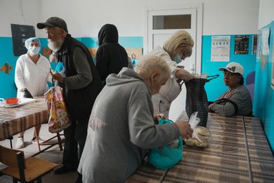 Роздача безплатних обідів у П'ятхатках у Харкові Роздача безплатних обідів у П'ятхатках у Харкові