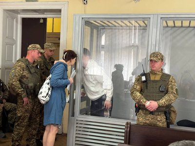 Вячеслав Зінченко спілкується із мамою Вячеслав Зінченко спілкується із мамою