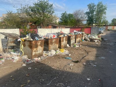Охтирчани скаржаться на переповнені сміттєві майданчики: як це пояснють у підприємстві Охтирчани скаржаться на переповнені сміттєві майданчики: як це пояснють у підприємстві